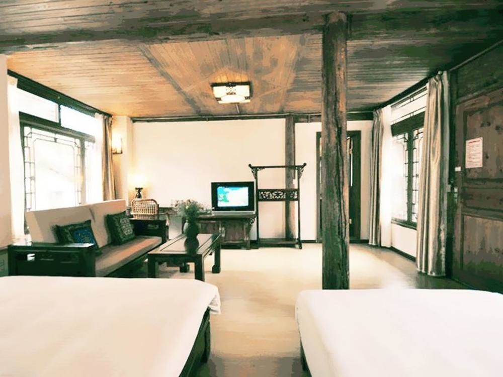 Golden Waterfront Inn 麗江市 エクステリア 写真