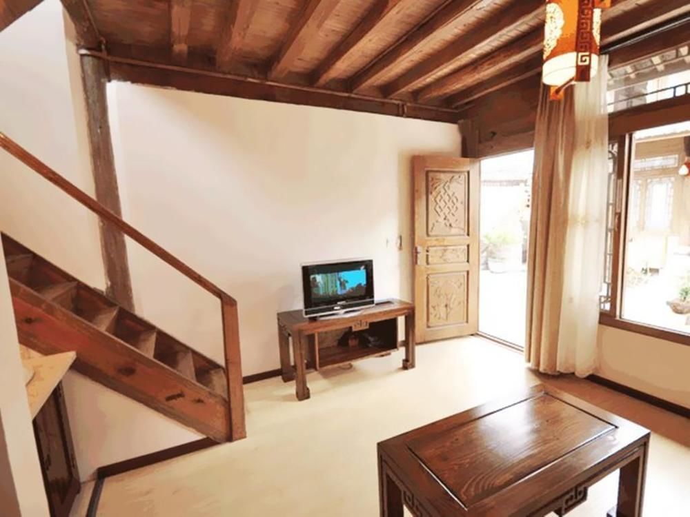 Golden Waterfront Inn 麗江市 エクステリア 写真